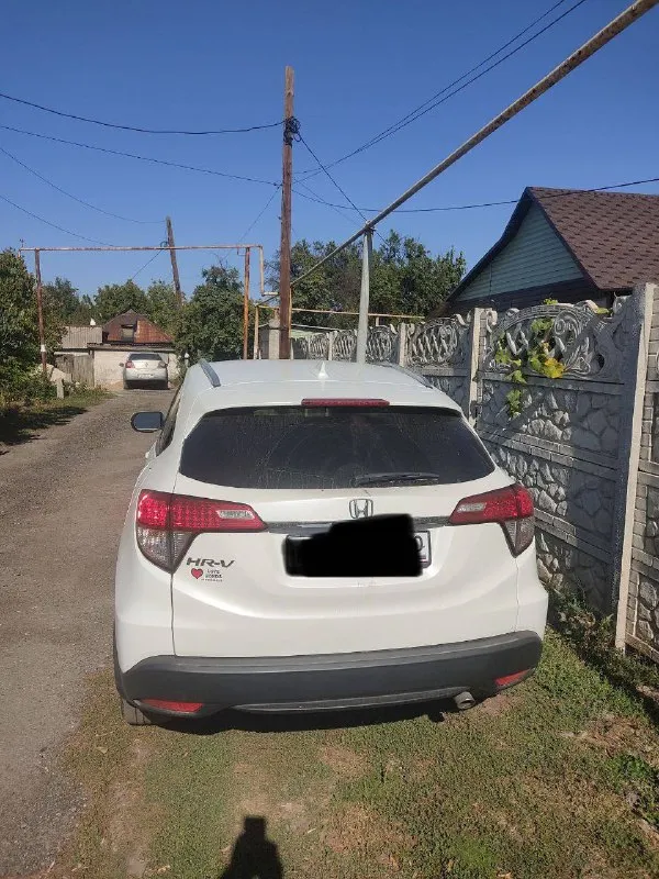 Honda hr-v 2021 год бензин 1.8 климат контроль, круиз контроль, удержание в полосе, люк. камера заднего и бокового вида, мультимедийная система. удобный и очень вместительный салон. датчик света, датчик дождя. без ключевой доступ. подробности по телефону макеевка цена 2.200.000 торг полное переоформление в мрэо +79494126107 📞 звоните: +7(949)4126107 - фотография - 4