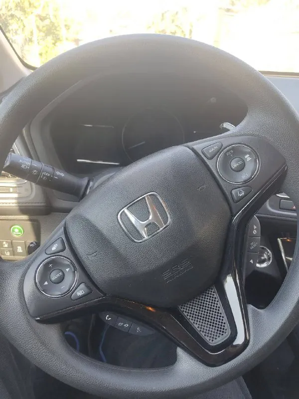 Honda hr-v 2021 год бензин 1.8 климат контроль, круиз контроль, удержание в полосе, люк. камера заднего и бокового вида, мультимедийная система. удобный и очень вместительный салон. датчик света, датчик дождя. без ключевой доступ. подробности по телефону макеевка цена 2.200.000 торг полное переоформление в мрэо +79494126107 📞 звоните: +7(949)4126107 - фотография - 5