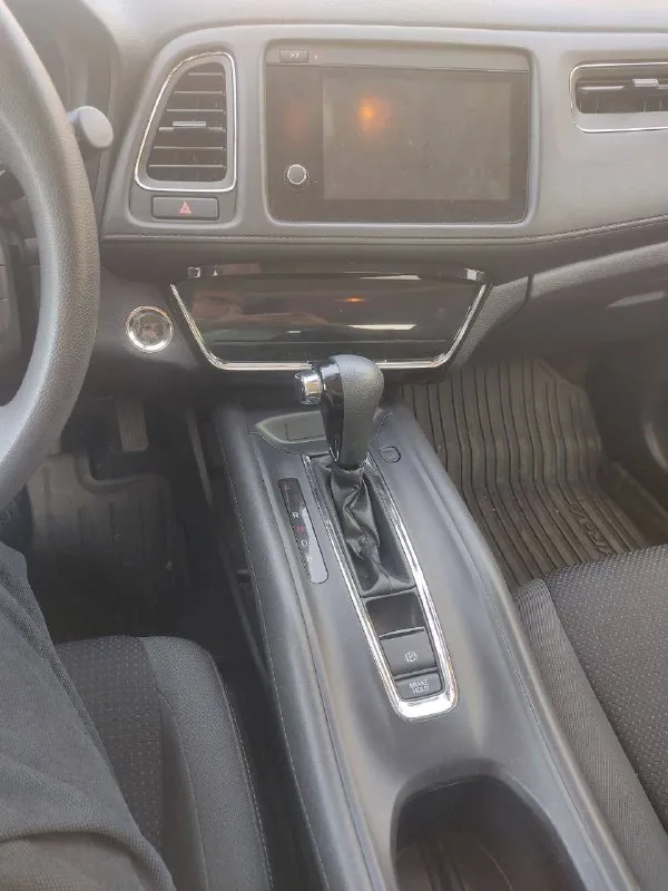 Honda hr-v 2021 год бензин 1.8 климат контроль, круиз контроль, удержание в полосе, люк. камера заднего и бокового вида, мультимедийная система. удобный и очень вместительный салон. датчик света, датчик дождя. без ключевой доступ. подробности по телефону макеевка цена 2.200.000 торг полное переоформление в мрэо +79494126107 📞 звоните: +7(949)4126107 - фотография - 6