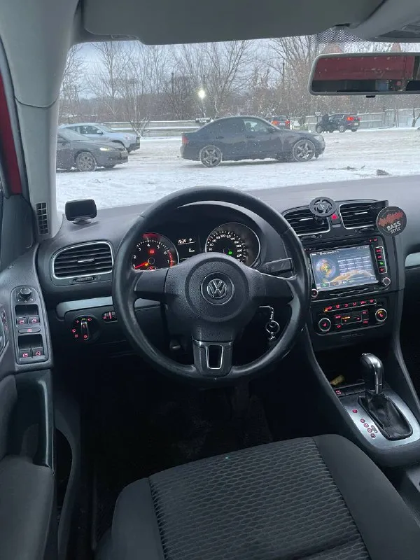 Продам свой volkswagen golf 6! 2012 год отличное состояние, ухоженный внешний вид и исправная техническая часть. коробка dsg dq-200 7-ми ступенчатая. 30 тыс. назад замена на контракную ( соответсвенно все новое ) кузов в хорошем состоянии двухзонный климат контроль было сделано полное т. о (ремень, помпа, свечи, и. д.) комплект новой зимней резины и лето. птс оригинал цена 875.000 тысяч рублей возможен торг. +79493813952 осмотр г. макеевка 📞 +7(949)3813952 📞 звоните: +7(949)3813952 - фотография - 5