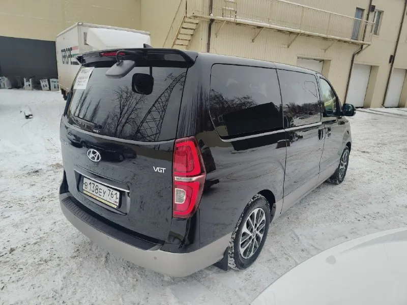 Продам hyundai grand starex 4 500 000 руб. в перевозках не был, семейный автомобиль ❗ в максимальной комплектации, нет только электро-дверей. 8+1 (все сидения взаимозаменяемые ❗) 1 хозяин по рф, привезен на 14000км из кореи, 3 года назад. автотека зеленая, без юр лиц, без дтп, без страховых. вин код предоставлю заводской пассажир ❗ 2 ключа заводских ❗ птс электронный 2020 год 2.5 93 000км. (оригинал) есть все документы❗ автомат(гидротрансформатор, aisin) - не дсг, не вариатор. ❗ весь ровный и целый ❗ круиз-контроль подогрев руля подогрев передних и задних сидений обдув (вентиляция) передних сидений обогрев зеркал климат контроль (полный по всему салону) камера передняя камера задняя заводской регистратор перед и сзади парктроники перед и сзади электростеклоподъемники электропривод зеркал(складываемые) все стекла включая лобовое оригинал ❗ без и без трещин обогрев лобового кожаные сидения(nappa) сиденья раздельные (2+2+2+3) все сидения включая водительское целые 📞 звоните: +7(949)3651405 - фотография - 2