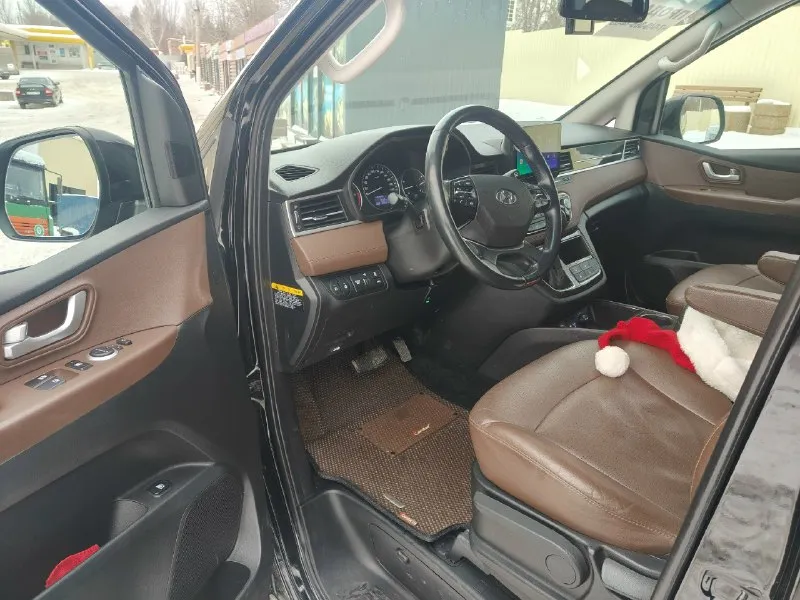 Продам hyundai grand starex 4 500 000 руб. в перевозках не был, семейный автомобиль ❗ в максимальной комплектации, нет только электро-дверей. 8+1 (все сидения взаимозаменяемые ❗) 1 хозяин по рф, привезен на 14000км из кореи, 3 года назад. автотека зеленая, без юр лиц, без дтп, без страховых. вин код предоставлю заводской пассажир ❗ 2 ключа заводских ❗ птс электронный 2020 год 2.5 93 000км. (оригинал) есть все документы❗ автомат(гидротрансформатор, aisin) - не дсг, не вариатор. ❗ весь ровный и целый ❗ круиз-контроль подогрев руля подогрев передних и задних сидений обдув (вентиляция) передних сидений обогрев зеркал климат контроль (полный по всему салону) камера передняя камера задняя заводской регистратор перед и сзади парктроники перед и сзади электростеклоподъемники электропривод зеркал(складываемые) все стекла включая лобовое оригинал ❗ без и без трещин обогрев лобового кожаные сидения(nappa) сиденья раздельные (2+2+2+3) все сидения включая водительское целые 📞 звоните: +7(949)3651405 - фотография - 4