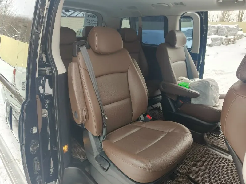 Продам hyundai grand starex 4 500 000 руб. в перевозках не был, семейный автомобиль ❗ в максимальной комплектации, нет только электро-дверей. 8+1 (все сидения взаимозаменяемые ❗) 1 хозяин по рф, привезен на 14000км из кореи, 3 года назад. автотека зеленая, без юр лиц, без дтп, без страховых. вин код предоставлю заводской пассажир ❗ 2 ключа заводских ❗ птс электронный 2020 год 2.5 93 000км. (оригинал) есть все документы❗ автомат(гидротрансформатор, aisin) - не дсг, не вариатор. ❗ весь ровный и целый ❗ круиз-контроль подогрев руля подогрев передних и задних сидений обдув (вентиляция) передних сидений обогрев зеркал климат контроль (полный по всему салону) камера передняя камера задняя заводской регистратор перед и сзади парктроники перед и сзади электростеклоподъемники электропривод зеркал(складываемые) все стекла включая лобовое оригинал ❗ без и без трещин обогрев лобового кожаные сидения(nappa) сиденья раздельные (2+2+2+3) все сидения включая водительское целые 📞 звоните: +7(949)3651405 - фотография - 5