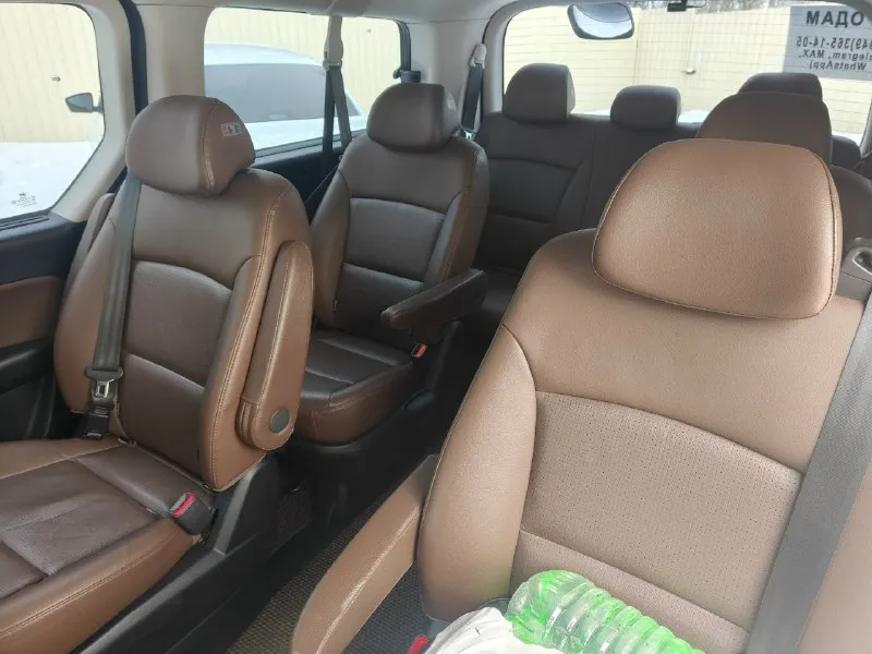 Продам hyundai grand starex 4 500 000 руб. в перевозках не был, семейный автомобиль ❗ в максимальной комплектации, нет только электро-дверей. 8+1 (все сидения взаимозаменяемые ❗) 1 хозяин по рф, привезен на 14000км из кореи, 3 года назад. автотека зеленая, без юр лиц, без дтп, без страховых. вин код предоставлю заводской пассажир ❗ 2 ключа заводских ❗ птс электронный 2020 год 2.5 93 000км. (оригинал) есть все документы❗ автомат(гидротрансформатор, aisin) - не дсг, не вариатор. ❗ весь ровный и целый ❗ круиз-контроль подогрев руля подогрев передних и задних сидений обдув (вентиляция) передних сидений обогрев зеркал климат контроль (полный по всему салону) камера передняя камера задняя заводской регистратор перед и сзади парктроники перед и сзади электростеклоподъемники электропривод зеркал(складываемые) все стекла включая лобовое оригинал ❗ без и без трещин обогрев лобового кожаные сидения(nappa) сиденья раздельные (2+2+2+3) все сидения включая водительское целые 📞 звоните: +7(949)3651405 - фотография - 7