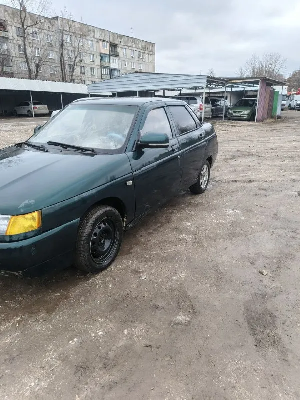Продам ваз 2110 2002года выпуска. 1.6 8-ми клоп, после полного кап. ремонта. кпп не хрустит, не вылетает. дно, стаканы, ланжероны целые, сгнил левый порог. порог новый отдам вместе с машиной. по ходовой 4+/5. резина зима, также летний комплект отдам вместе с машиной. два передних электро стеклоподъёмника. по электрике, все светиться, все моргает. по кузову есть косячки, видны на фото. по документам: стс, птс, дкп. полное переоформление. печка жарит, салон отличный. 🥵цена: 145к + торг реальному покупателю🥵 г. енакиево, пригон по ближайшим городам. также рассмотрю обмен. обращаться по телефону: +79494961728 + тг на этом же номере 📲 tg: @vazovskiy_la 📞 звоните: +7(949)4961728 - фотография - 2