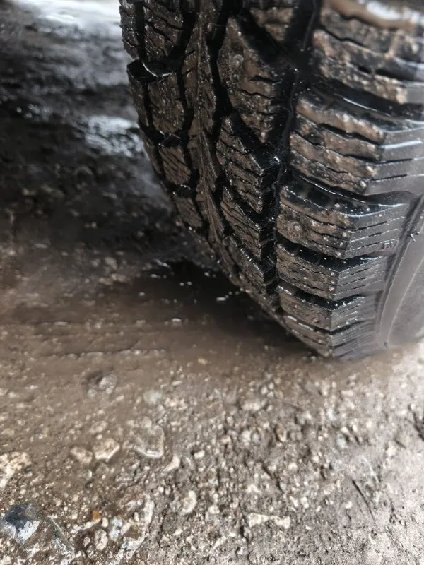 Продам ваз 2110 2002года выпуска. 1.6 8-ми клоп, после полного кап. ремонта. кпп не хрустит, не вылетает. дно, стаканы, ланжероны целые, сгнил левый порог. порог новый отдам вместе с машиной. по ходовой 4+/5. резина зима, также летний комплект отдам вместе с машиной. два передних электро стеклоподъёмника. по электрике, все светиться, все моргает. по кузову есть косячки, видны на фото. по документам: стс, птс, дкп. полное переоформление. печка жарит, салон отличный. 🥵цена: 145к + торг реальному покупателю🥵 г. енакиево, пригон по ближайшим городам. также рассмотрю обмен. обращаться по телефону: +79494961728 + тг на этом же номере 📲 tg: @vazovskiy_la 📞 звоните: +7(949)4961728 - фотография - 7