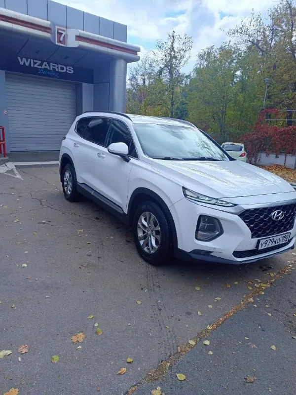 Продам hyundai santa fe, 2019 года, мотор 2.4 бензин, служит достойно, никаких проблем, то вовремя. семейная с большим багажником, удобно при дальних поездках. много фишек для езды: полный привод, датчик света и дождя, слепых зон, авто холд, помощи при спуске, круиз контроль, бесключевой доступ, 2-х зонный климат контроль. резина отличная, есть зима. авто не бит, не крашен!!! два ключа, сервисная книга. любые проверки за ваш счёт!! за авто не стыдно, гарантирую. я собственник. цена: 2.850.000 торг у авто. тел: +7-949-978-61-00 📲 tg: @nizov_sky 📞 звоните: +7(949)9786100 - фотография - 2