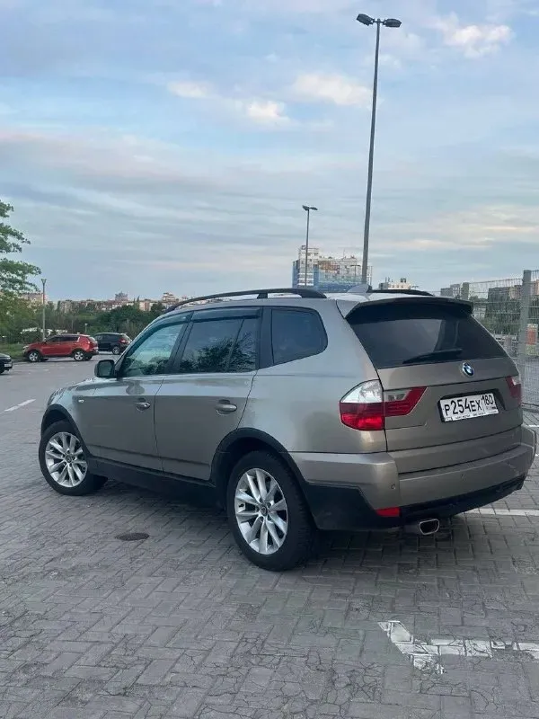 Продам bmw x3 от собственника. (1 владелец) ﻿год:2009 ﻿мотор: n47 2.0d (130kw, 177 л. с. ) ﻿привод: полный ﻿по комплектации: м руль, панорамная крыша, сидения comfort. датчики дождя, света. установлены лампочки philips led (стоимостью 130€) ﻿автомобиль в идеальном состоянии для своих лет, экоклогия на месте, в выхлопной системе полное отсутствие сажи. ﻿недавно была полностью перебрана ходовая, не из за поломки, а в соответствии регламенту и времени эксплуатации (15.000 км) назад. так же заменена тормозная система(колодки, диски, датчики (500км) ﻿заменены цепи, впускной коллектор, egr, помпа, ремни, ролики, охла ждающая жидкость и т. д. -автомобиль обсуживался по регламенту bmw(в германии до 2024года). ﻿80% пробега по европе. ﻿замена масел каждые 15.000км. ﻿масло в коробке каждые 45.000км. ﻿была установлена мультимедиа android с carplay. ﻿диски от bmw x4 оригинал г 18. ﻿машина на новых зимних шинах(245/50 r18). на все остальные вопросы отвечу по телефону +7(949)385-94-90 📞 звоните: +7(949)3859490 - фотография - 2