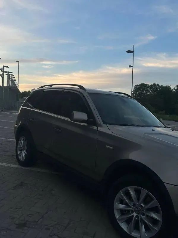 Продам bmw x3 от собственника. (1 владелец) ﻿год:2009 ﻿мотор: n47 2.0d (130kw, 177 л. с. ) ﻿привод: полный ﻿по комплектации: м руль, панорамная крыша, сидения comfort. датчики дождя, света. установлены лампочки philips led (стоимостью 130€) ﻿автомобиль в идеальном состоянии для своих лет, экоклогия на месте, в выхлопной системе полное отсутствие сажи. ﻿недавно была полностью перебрана ходовая, не из за поломки, а в соответствии регламенту и времени эксплуатации (15.000 км) назад. так же заменена тормозная система(колодки, диски, датчики (500км) ﻿заменены цепи, впускной коллектор, egr, помпа, ремни, ролики, охла ждающая жидкость и т. д. -автомобиль обсуживался по регламенту bmw(в германии до 2024года). ﻿80% пробега по европе. ﻿замена масел каждые 15.000км. ﻿масло в коробке каждые 45.000км. ﻿была установлена мультимедиа android с carplay. ﻿диски от bmw x4 оригинал г 18. ﻿машина на новых зимних шинах(245/50 r18). на все остальные вопросы отвечу по телефону +7(949)385-94-90 📞 звоните: +7(949)3859490 - фотография - 3