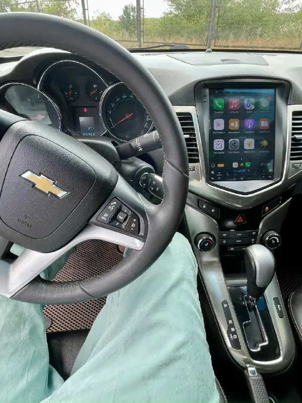 Продам chevrolet круз. 2012 г. (рест) chevrolet cruze пробег - 165 000км. двигатель 1. 8. автомат. один владелец с салона. покупалась в донецке. чистый кореец (не россиянка). кузов оцинкованный. два ключа. два комплекта резины. датчик дождя, датчик света, круиз, климат, подогрев сидений и тд. авто полностью зашумлено. автомобиль в отличном состоянии как по кузову, так и технически, и полностью готов к переоформлению. цена 990000₽ +79491808682 📞 звоните: +7(949)1808682 - фотография - 5