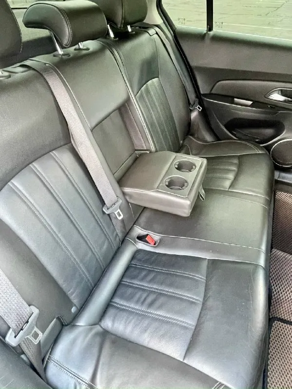 Продам chevrolet круз. 2012 г. (рест) chevrolet cruze пробег - 165 000км. двигатель 1. 8. автомат. один владелец с салона. покупалась в донецке. чистый кореец (не россиянка). кузов оцинкованный. два ключа. два комплекта резины. датчик дождя, датчик света, круиз, климат, подогрев сидений и тд. авто полностью зашумлено. автомобиль в отличном состоянии как по кузову, так и технически, и полностью готов к переоформлению. цена 990000₽ +79491808682 📞 звоните: +7(949)1808682 - фотография - 7