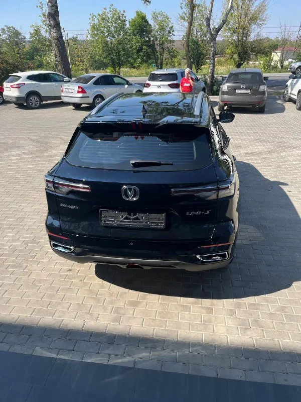 Продам личный автомобиль changan cs55 plus 2024 г\в, чёрного цвета, на данный момент пробег 31 000, приобретался в автосалоне г. таганрог в августе 2024 года, обслуживался по регламенту в этом же салоне. по машине, все в идеале (сразу отвечаю на частые по китайцам вопросы, электроника не глючит, не отходит, экраны местами не меняются и кузовные элементы на солнце не плавятся автомобиль новый, высокий проходимый, никаких проблем за время эксплуатации не было, новая зимняя резина, по лету определимся. продажа вынужденная и связанная с финансовой необходимостью. 2 550 000 рублей. (торг). обращайтесь по телефону + 7949-602-48-80. характеристики размеры: длина — 4515 мм, ширина — 1865 мм, высота — 1680 мм. колёсная база: 2656 мм. количество посадочных мест: 5. дорожный просвет: 171 мм. объём багажника: 475 л. снаряжённая масса: 1535 кг. двигатель: бензиновый, с турбонаддувом и непосредственным впрыском. максимальная мощность: 181 л. с. (при об/мин 5500). максимальны 📞 звоните: +7(949)6024880 - фотография - 5