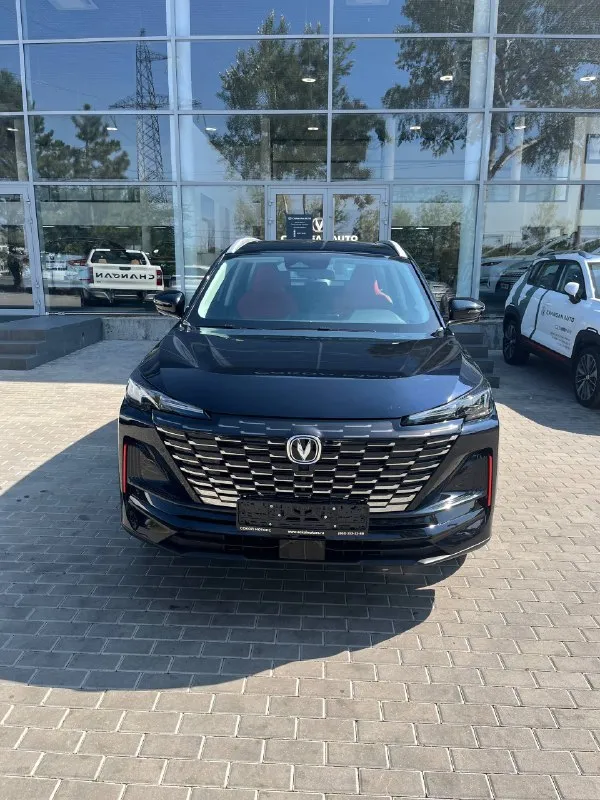 Продам личный автомобиль changan cs55 plus 2024 г\в, чёрного цвета, на данный момент пробег 31 000, приобретался в автосалоне г. таганрог в августе 2024 года, обслуживался по регламенту в этом же салоне. по машине, все в идеале (сразу отвечаю на частые по китайцам вопросы, электроника не глючит, не отходит, экраны местами не меняются и кузовные элементы на солнце не плавятся автомобиль новый, высокий проходимый, никаких проблем за время эксплуатации не было, новая зимняя резина, по лету определимся. продажа вынужденная и связанная с финансовой необходимостью. 2 550 000 рублей. (торг). обращайтесь по телефону + 7949-602-48-80. характеристики размеры: длина — 4515 мм, ширина — 1865 мм, высота — 1680 мм. колёсная база: 2656 мм. количество посадочных мест: 5. дорожный просвет: 171 мм. объём багажника: 475 л. снаряжённая масса: 1535 кг. двигатель: бензиновый, с турбонаддувом и непосредственным впрыском. максимальная мощность: 181 л. с. (при об/мин 5500). максимальны 📞 звоните: +7(949)6024880 - фотография - 6