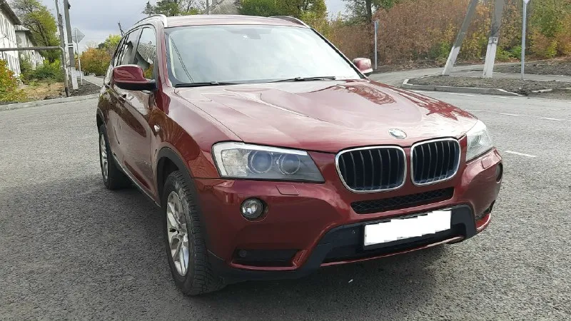 Bmw x3.2014г. пробег200т. км. 2л/184л/c. надежный и комфортный внедорожник. полный привод. автоматическая 8-ступенчатая коробка передач. прочный оцинкованный кузов, красивый темно-вишневый цвет. гаражное хранение. двигатель, коробка, ходовая в отличном состоянии. новый аккумулятор agm декабрь 2025г. масло не ест. все обслужено. достойный внешний вид, на полном и уверенном ходу. не стучит, не звенит, не гремит, хорошая живая машина. ухоженный салон,2-х зонный климат контроль, парктроник, качественная музыка, кожаный бежевый салон,2 ключа. установлена спутниковая охранная система "цезарь сателлит". авто вложений не требует, находится в отличном состоянии, полностью исправен и готов к использованию. масло и фильтры заменил 1тыс. км назад. юридически чист. птс оригинал, я второй собственник. цена 1 648 000р. торг при осмотре. звоните+79591928696, расскажу подробнее. приезжайте, проверяйте, покупайте. 📞 звоните: +7(959)1928696 - фотография - 3