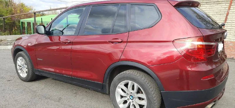 Bmw x3.2014г. пробег200т. км. 2л/184л/c. надежный и комфортный внедорожник. полный привод. автоматическая 8-ступенчатая коробка передач. прочный оцинкованный кузов, красивый темно-вишневый цвет. гаражное хранение. двигатель, коробка, ходовая в отличном состоянии. новый аккумулятор agm декабрь 2025г. масло не ест. все обслужено. достойный внешний вид, на полном и уверенном ходу. не стучит, не звенит, не гремит, хорошая живая машина. ухоженный салон,2-х зонный климат контроль, парктроник, качественная музыка, кожаный бежевый салон,2 ключа. установлена спутниковая охранная система "цезарь сателлит". авто вложений не требует, находится в отличном состоянии, полностью исправен и готов к использованию. масло и фильтры заменил 1тыс. км назад. юридически чист. птс оригинал, я второй собственник. цена 1 648 000р. торг при осмотре. звоните+79591928696, расскажу подробнее. приезжайте, проверяйте, покупайте. 📞 звоните: +7(959)1928696 - фотография - 6