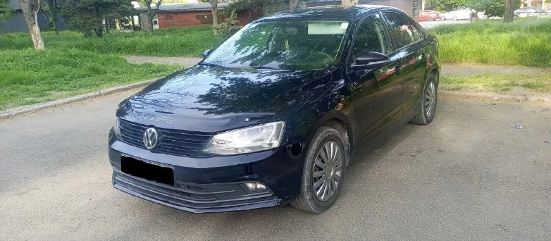 Продам volkswagen jetta в хорошем состоянии, полная комплектация, все вопросы по телефону. год выпуска:2015г. в. цвет:черный объем двигателя:1.6л топливо:бензин кпп:механика 5-ти ступка документы:хозяин город:мариуполь цена:790т. р тел. , :+79496135573 +79498101517 - фотография - 2