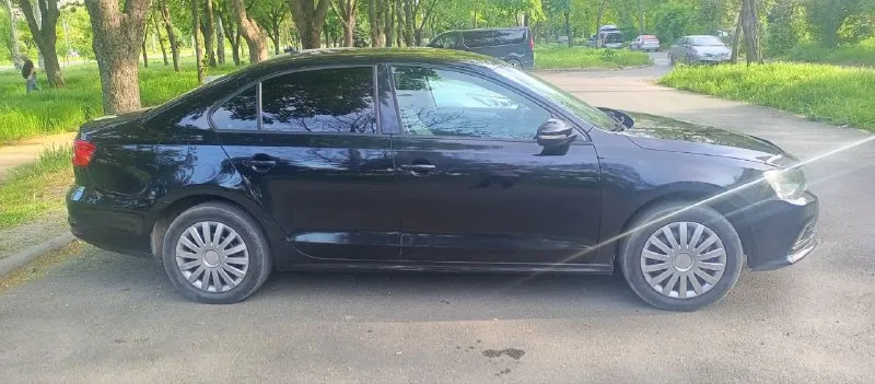 Продам volkswagen jetta в хорошем состоянии, полная комплектация, все вопросы по телефону. год выпуска:2015г. в. цвет:черный объем двигателя:1.6л топливо:бензин кпп:механика 5-ти ступка документы:хозяин город:мариуполь цена:790т. р тел. , :+79496135573 +79498101517 - фотография - 8