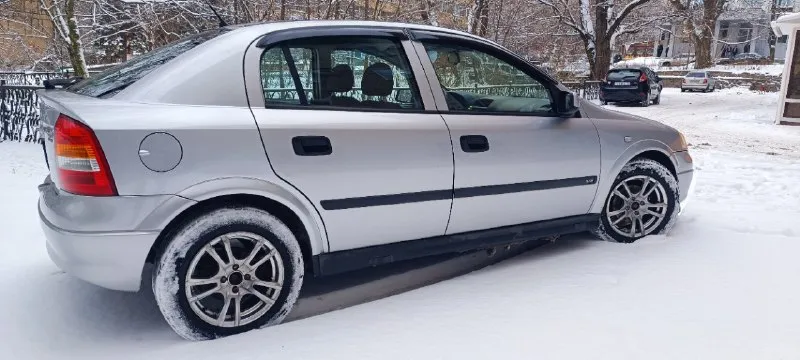 Г. донецк. +79493576549 opel астра ж 1.6 16v 2001г. пробег 278800. не скручен. цена 540 т. р. с торгом. продам реально живую безпроблемную машину. 2эсп, кондиционер, машина пригнана в 2021 с германии. одна хозяйка в донецке. на авто крашено пол единицы по причине притертости, все остальное в родне, без рыжиков и гнили. стекла заводские. без аварий и прочего. обслуженная машина. поменян грм и масло. ходовая без стуков, мотор без дыма, без потеков, сцепление живое. салон, багажник и прочее в идеале. вложений не требует. два комплекта новой резины зима-лето. 📞 звоните: +7(949)3576549 - фотография - 3