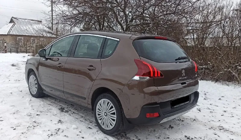 Peugeot 3008 1.6 бензин (без турбины) 2014г. пробег 124000, расход 8л механика. состояние очень хорошее. ходовая без стуков и дефектов, двигатель работает идеально, масло не берет работает ровно. кузов в отличном состоянии. ржавчины и коррозии нет вообще. днище и пороги целые. рестайлинг:led оптика, электрика полностью в рабочем состоянии. двух зонный климат-контроль (рабочий). круиз-контроль. датчик дождя, датчик света. кожаный салон. салон чистый и просторный. пробег родной есть сервисная книжка хорошая зимняя резина остаток 80% авто действительно в отличном состоянии и стоит своих денег. стоит на постоянном учете!!! цена 950.000₽ торг у капота подробно по телефону. +79493563164 📲 tg: anton 📞 звоните: +7(949)3563164 - фотография - 3