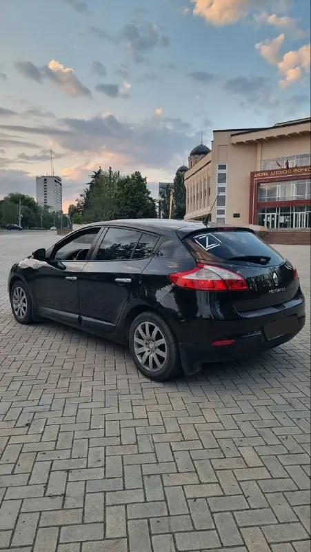 Продам renault комфортный и надёжный. хетчбек год 2011. двигатель 1.5 тди. 115лс. на механике. очень маленький расход и динамичный. машина в ухоженом состоянии. 1 хозяин. машина местная. не рф двойной климат. датчик света. датчик дождя. круиз контроль. 4 стекло подъёмники. два комплект резины. машина взбитая. без лишних стуков. очень приятная на езду. находится: г. макеевка цена 900 торг тел: +79493416301 📞 звоните: +7(949)3416301 - фотография - 2