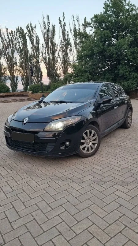 Продам renault комфортный и надёжный. хетчбек год 2011. двигатель 1.5 тди. 115лс. на механике. очень маленький расход и динамичный. машина в ухоженом состоянии. 1 хозяин. машина местная. не рф двойной климат. датчик света. датчик дождя. круиз контроль. 4 стекло подъёмники. два комплект резины. машина взбитая. без лишних стуков. очень приятная на езду. находится: г. макеевка цена 900 торг тел: +79493416301 📞 звоните: +7(949)3416301 - фотография - 3