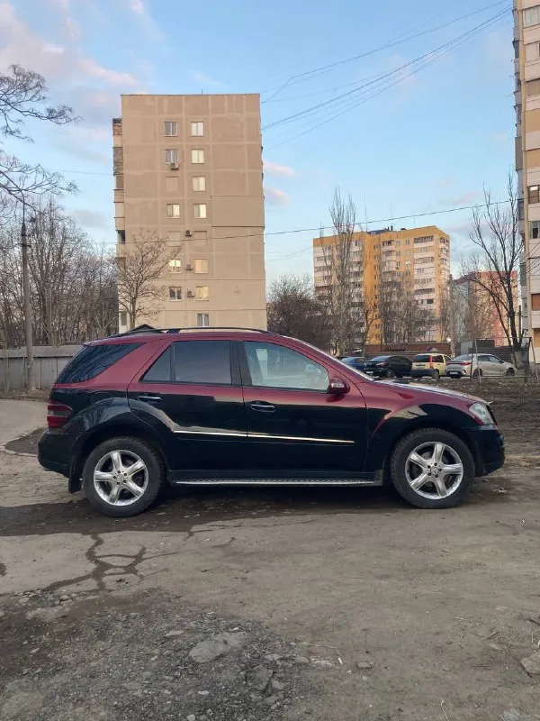 Mercedes ml350. 2006 год. 3.0 бензин. пробег 190 тыс. масло жора нет. подвеска пневмо. продажа от собственника. цена 800 тыс. 79497068041 мариуполь 📲 tg: макс 📞 звоните: +7(949)7068041 - фотография - 2