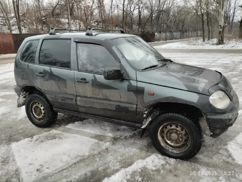 Продам chevrolet ниву 2007 г. в. , на полном ходу, в сварке не нуждается, производилась замена порог... - фотография