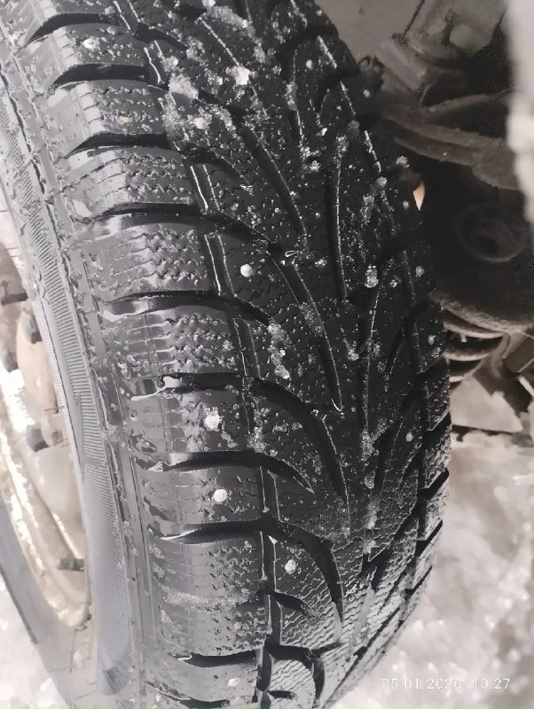 Продам chevrolet ниву 2007 г. в. , на полном ходу, в сварке не нуждается, производилась замена порогов, задних арок, задних крыльев, есть вопросы по лкп. по мотору делалась капитала, ещё на обкатке, новые все патрубки, радиатор охлаждения, радиатор печки, новый термостат, антифриз. мосты, коробка, раздатка всё в хорошем состоянии, работает без изъянов, по электрике все светится, все моргает, ходовая менялась перед зимой, новые тормозные колодки, установлена не плохая музыка. новая зимняя шипованая резина ( второй комплект колес отдам в подарок), так же в подарок отдам передний мост, шрусовый кардан, и ещё кучу запчастей. по документам я хозяин, продажа с переоформлением в мрэо. цена 350 тыс, макеевка, тел +79493067985 📞 звоните: +7(949)3067985 - фотография - 6