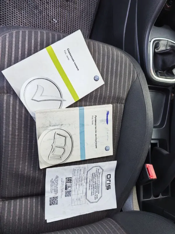 Продам volkswagen polo 2011 года. родной пробег 132 тыс км! автомобиль в отличном внешнем и техническом состоянии, все стекла завод, в заводском окрасе, без дтп. двигатель 1.6, работает без нареканий, масло от замены до замены. по ходовой части без посторонних шумов, машина сбитая, едет ровно. салон не затерт, в машине не курили, пластик в отличном состоянии комплектация: abs, 2 подушки безопасности, усилитель руля, регулировка руля по вылету и по высоте, 4 электростеклоподъемника, электропривод зеркал, кондиционер, подогрев сидений водителя и пассажира, мультимедиа usb. машина полностью обслужена и доедет куда угодно! цена:1025000₽ хороший торг у капота. +79901683982 📲 tg: artem artem 📞 звоните: +7(990)1683982 - фотография - 2