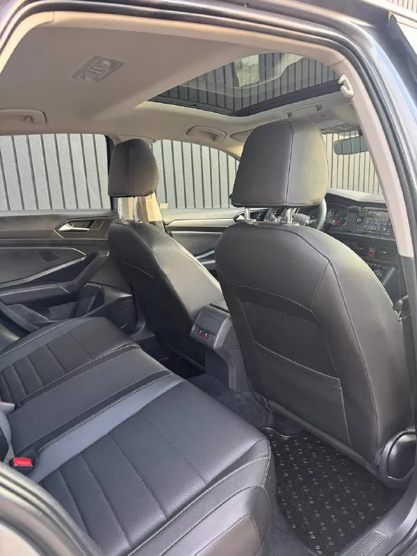 В продаже, прямо сейчас - шикарнейшая jetta 1.4 2021 vin- 3vwc57bu5mm102935 целая безопасность! заменили детали на оригинал в цвет ! без тайвани ! комплектация с люком, подогревом передних и задних сидений, подогрев руля. бесключевой доступ и все ассистенты. аналога нет на рынке. 32000 миль - родной пробег ! стоимость 2.2 млн рублей ✅ контакт: @prigondpr - фотография - 6