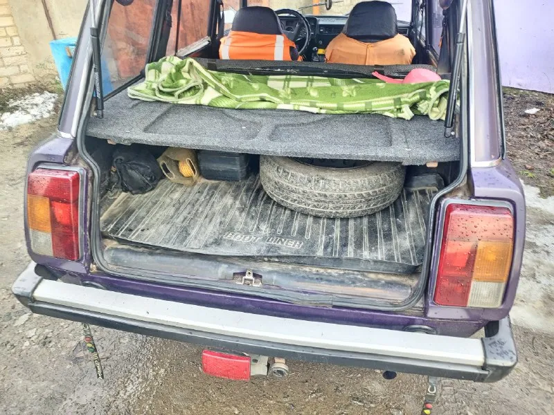 Продам машину 2104 в хорошем состоянии 1997 года газ бензин документы все есть резина зима лета 200т... - фотография