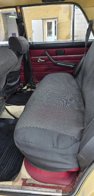 Продам ваз 2106. год выпуска 1989. двигатель 1.3 с момента покупки в одной семье. все стекла родные, включая лобовое. по электрике все работает ( даже часы) кузов не гнилой( имеются косметические подкрасы). по ходовой части все в идеале, из не давних вложений: шаровые, наконечники, маятник, редуктор рулевой, помпа, термостат, радиатор, патрубки, броне провода. работает ровно, масло не расходует. коробка тоже без проблем. в машине тихо, ничего не гремит, не скрипит. кому нужен надёжный авто, не пожалеет. находится в красном луче цена 150 т. р. торг. ( кому дорого, купите дешевле и вкладывайте) +79591319330 📞 звоните: +7(959)1319330 - фотография - 7