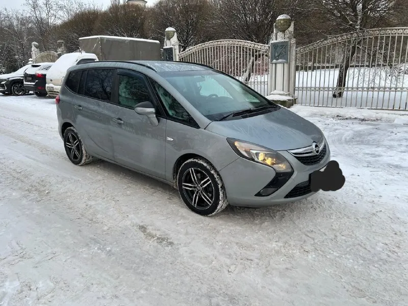 Продам opel zafira tourer год 2013 1,8 механика бензин пробег 220000 прошу не путать с 1,4 двигателя... - фотография