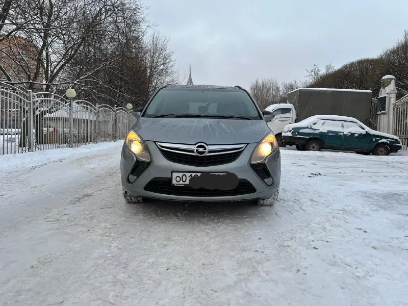 Продам opel zafira tourer год 2013 1,8 механика бензин пробег 220000 прошу не путать с 1,4 двигателя машина в идеальном состоянии 1 хозяин в родном окрасе без ржавчины и прочих недостатков двигатель коробка ходовая всё в отличном состоянии без вложений за машиной следили и относились очень бережно 2 ключа 2 брилка хорошая комплектация датчик дождя датчик света круиз контроль климат и многое другое остальная информация по телефону цена 1150000 торг. .т +79490036029 +79494932503 - фотография - 2