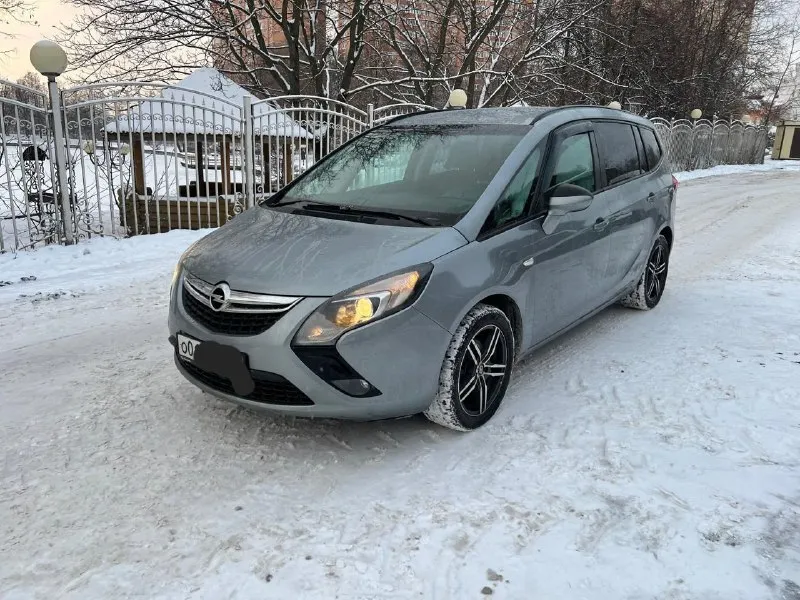 Продам opel zafira tourer год 2013 1,8 механика бензин пробег 220000 прошу не путать с 1,4 двигателя машина в идеальном состоянии 1 хозяин в родном окрасе без ржавчины и прочих недостатков двигатель коробка ходовая всё в отличном состоянии без вложений за машиной следили и относились очень бережно 2 ключа 2 брилка хорошая комплектация датчик дождя датчик света круиз контроль климат и многое другое остальная информация по телефону цена 1150000 торг. .т +79490036029 +79494932503 - фотография - 3