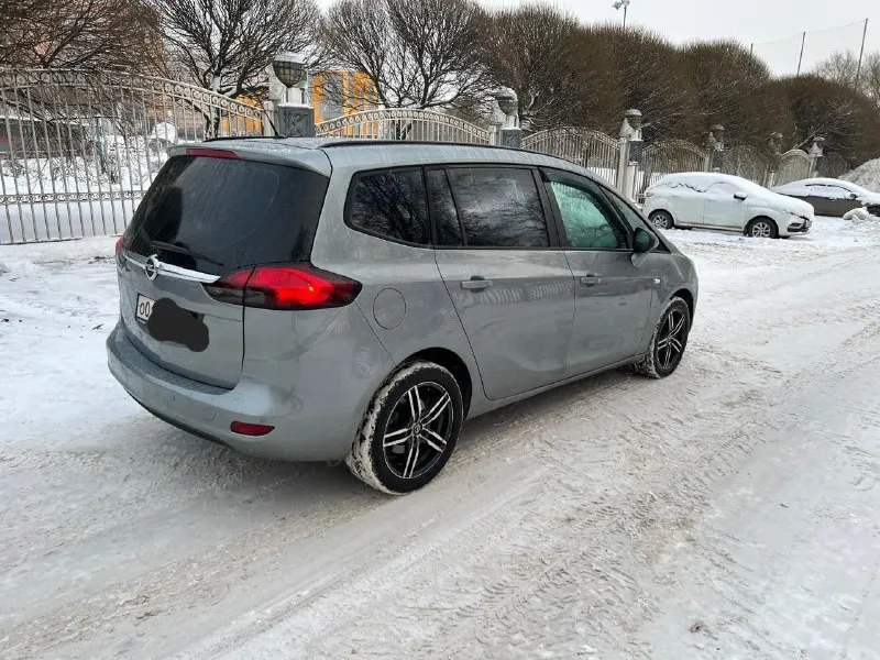 Продам opel zafira tourer год 2013 1,8 механика бензин пробег 220000 прошу не путать с 1,4 двигателя машина в идеальном состоянии 1 хозяин в родном окрасе без ржавчины и прочих недостатков двигатель коробка ходовая всё в отличном состоянии без вложений за машиной следили и относились очень бережно 2 ключа 2 брилка хорошая комплектация датчик дождя датчик света круиз контроль климат и многое другое остальная информация по телефону цена 1150000 торг. .т +79490036029 +79494932503 - фотография - 4