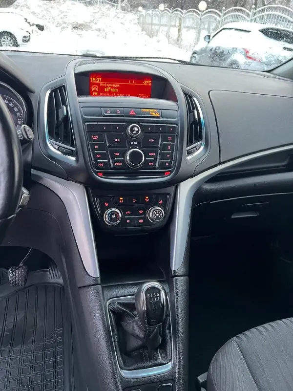 Продам opel zafira tourer год 2013 1,8 механика бензин пробег 220000 прошу не путать с 1,4 двигателя машина в идеальном состоянии 1 хозяин в родном окрасе без ржавчины и прочих недостатков двигатель коробка ходовая всё в отличном состоянии без вложений за машиной следили и относились очень бережно 2 ключа 2 брилка хорошая комплектация датчик дождя датчик света круиз контроль климат и многое другое остальная информация по телефону цена 1150000 торг. .т +79490036029 +79494932503 - фотография - 8