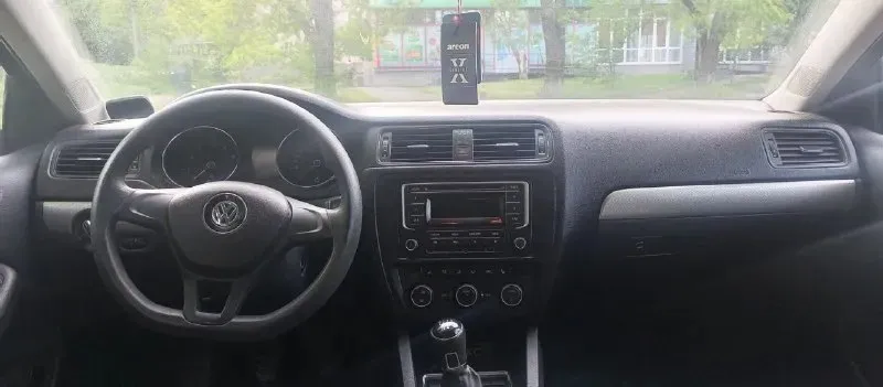 Продам volkswagen jetta в хорошем состоянии, полная комплектация, все вопросы по телефону. год выпуска:2015г. в. цвет:черный объем двигателя:1.6л топливо:бензин кпп:механика 5-ти ступка документы:хозяин город:мариуполь цена:790т. р, :+79496135573 +79498101517 📞 звоните: +7(949)6135573 - фотография - 6