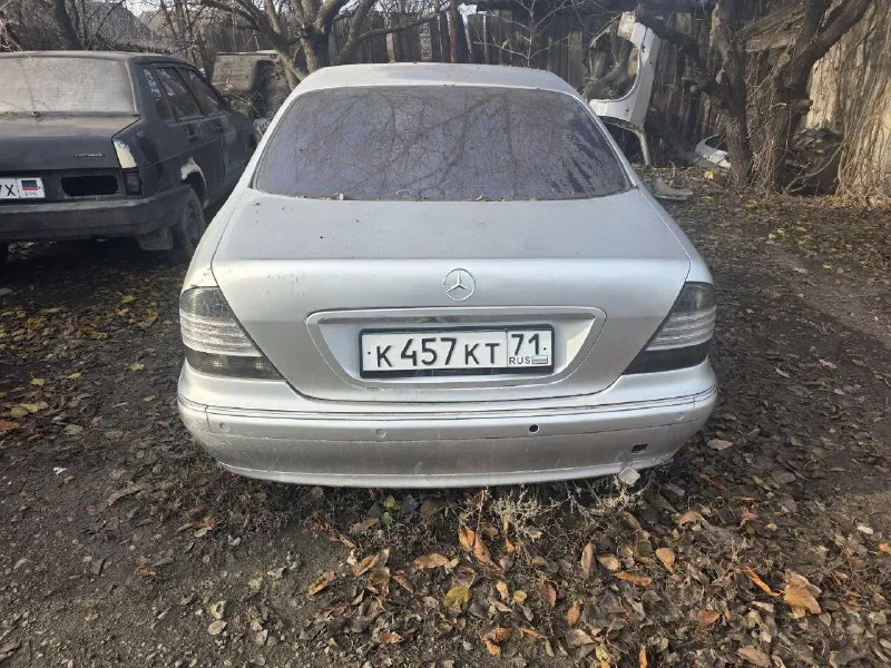 Продаю по цене мотора !!! 200.000р 🔥🔥🔥 в продаже мерс s500💥 мотор в отличном состоянии коробка контрактная почти на ходу нужно заняться документы стс, имеются запреты двигатель: бензиновый, объём — 4966 см³, мощность — 306 л. с. при 5600 об/мин. крутящий момент — 460/2700 н⋅м. трансмиссия: автоматическая, 5 передач. привод: задний. размеры: длина — 5038 мм, ширина — 1855 мм, высота — 1444 мм, колёсная база — 2965 мм. объём багажника: минимальный — 500 л. дорожный просвет: 150 мм. максимальная скорость: 250 км/ч. время разгона (0–100 км/ч): 6,5 секунд. расход топлива: в городе на 100 км — 18,9 л, на шоссе — 8,9 л, в смешанном цикле — 13,2 л. снаряжённая масса: 1780 кг, допустимая полная масса — 2380 кг. объём топливного бака: 88 л. размер шин: 225/60 r16w. звонить +79490664752 находится в енакиево. 📞 звоните: +7(949)0664752 - фотография - 3