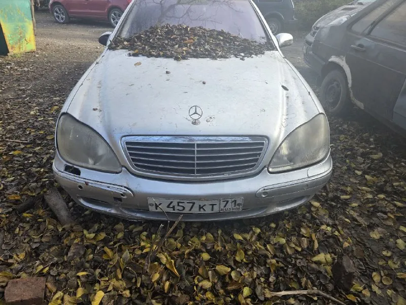 Продаю по цене мотора !!! 200.000р 🔥🔥🔥 в продаже мерс s500💥 мотор в отличном состоянии коробка контрактная почти на ходу нужно заняться документы стс, имеются запреты двигатель: бензиновый, объём — 4966 см³, мощность — 306 л. с. при 5600 об/мин. крутящий момент — 460/2700 н⋅м. трансмиссия: автоматическая, 5 передач. привод: задний. размеры: длина — 5038 мм, ширина — 1855 мм, высота — 1444 мм, колёсная база — 2965 мм. объём багажника: минимальный — 500 л. дорожный просвет: 150 мм. максимальная скорость: 250 км/ч. время разгона (0–100 км/ч): 6,5 секунд. расход топлива: в городе на 100 км — 18,9 л, на шоссе — 8,9 л, в смешанном цикле — 13,2 л. снаряжённая масса: 1780 кг, допустимая полная масса — 2380 кг. объём топливного бака: 88 л. размер шин: 225/60 r16w. звонить +79490664752 находится в енакиево. 📞 звоните: +7(949)0664752 - фотография - 4