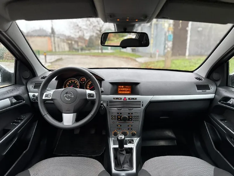 Продам opel astra год выпуска: 2013 объем: 1,6 ✅ я владелец. 2 хозяина. ✅ кузов и днище в отличном состоянии, без следов коррозии. ✅ все стекла родные, включая лобовое. зеленая автотека. автомобиль полностью обслужен, от и до. сделано много работ. за машиной следили и ухаживали. замена масла каждые 7 тыс. км. мотор, коробка без каких-либо нареканий. все работает как и должно. подвеска - как мяч, без посторонних звуков. сидения и руль все время был в чехлах. сейчас как новые. салон чистый и опрятный, без дефектов. карты, ручки и все остальное не затертое. есть все необходимое. подогрев сидений. эл. рег. зеркал и фар. датчик света. 4 эл. стеклоподъемника. мультируль. ✅ зимний и летний комплект резины. 2 ключа. машиной будете довольны. работает каждая кнопочка. цена: 670₽ торг будет. по вопросам звоните. +7 949 606 44 51 нахожусь в донецке. 📞 🇷🇺 звоните: +79496064451 - фотография - 10