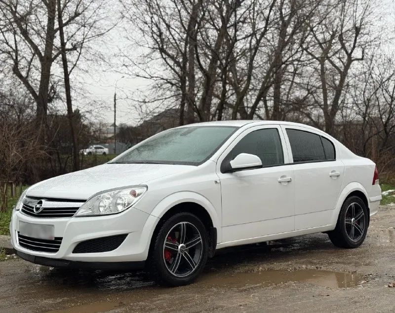 Продам opel astra год выпуска: 2013 объем: 1,6 ✅ я владелец. 2 хозяина. ✅ кузов и днище в отличном состоянии, без следов коррозии. ✅ все стекла родные, включая лобовое. зеленая автотека. автомобиль полностью обслужен, от и до. сделано много работ. за машиной следили и ухаживали. замена масла каждые 7 тыс. км. мотор, коробка без каких-либо нареканий. все работает как и должно. подвеска - как мяч, без посторонних звуков. сидения и руль все время был в чехлах. сейчас как новые. салон чистый и опрятный, без дефектов. карты, ручки и все остальное не затертое. есть все необходимое. подогрев сидений. эл. рег. зеркал и фар. датчик света. 4 эл. стеклоподъемника. мультируль. ✅ зимний и летний комплект резины. 2 ключа. машиной будете довольны. работает каждая кнопочка. цена: 670₽ торг будет. по вопросам звоните. +7 949 606 44 51 нахожусь в донецке. 📞 🇷🇺 звоните: +79496064451 - фотография - 3