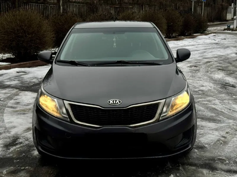 В продаже надёжный семейный автомобиль kia rio 2012 года! двигатель работает идеально без посторонних шумов, все расходники заменены. коробка передач также без каких либо замечаний! автомобиль имеет все необходимое: кондиционер, электро стеклоподъёмники, хорошая мультимедиа и тд. юридически полностью чистая, возможен обмен и продажа в кредит! осмотр донецк цена: 650.000₽, торг у капота! +7 (949) 628-72-17 📞 звоните: +7(949)6287217 - фотография - 2