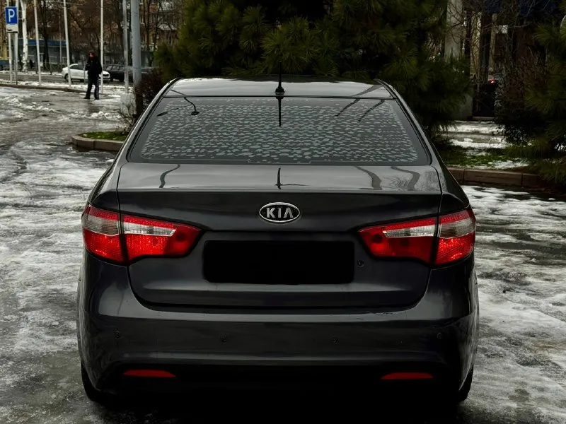 В продаже надёжный семейный автомобиль kia rio 2012 года! двигатель работает идеально без посторонних шумов, все расходники заменены. коробка передач также без каких либо замечаний! автомобиль имеет все необходимое: кондиционер, электро стеклоподъёмники, хорошая мультимедиа и тд. юридически полностью чистая, возможен обмен и продажа в кредит! осмотр донецк цена: 650.000₽, торг у капота! +7 (949) 628-72-17 📞 звоните: +7(949)6287217 - фотография - 5