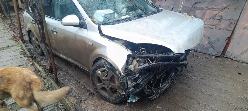 Продам kia сид после дтп. двс 1.6 200000км родного, коробка механика. 150₽ быстрым хороший торг!!! +79496392044 донецк! 📞 звоните: +7(949)6392044 - фотография - 2