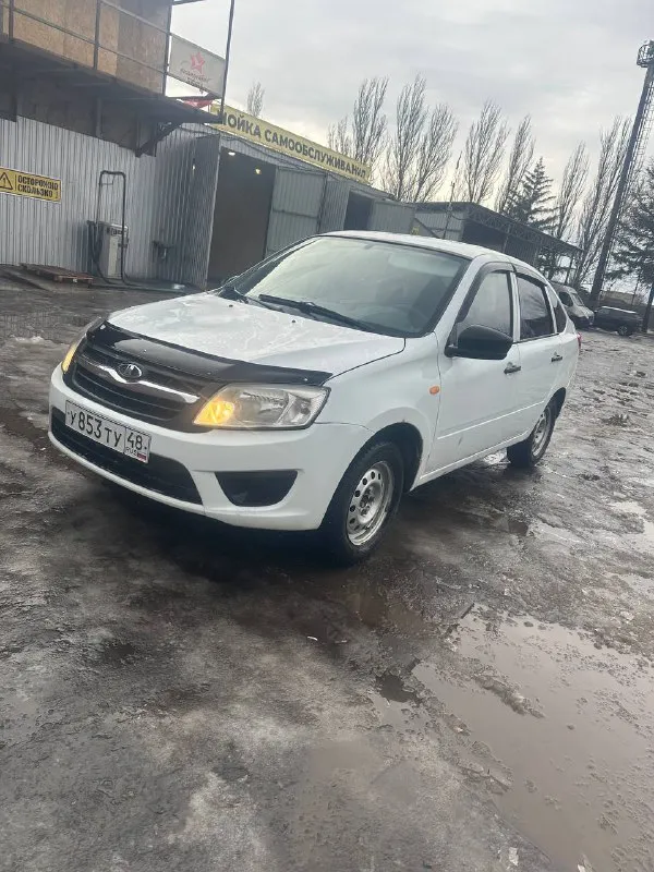 Продам ваз granta 2015г. новый акб. машина полностью обслужена. вложений не требует. отдам летнюю резину. цена - 400000. номер телефона для связи +79497938418 донецк 📲 tg: dmitry 📞 звоните: +7(949)7938418 - фотография - 2