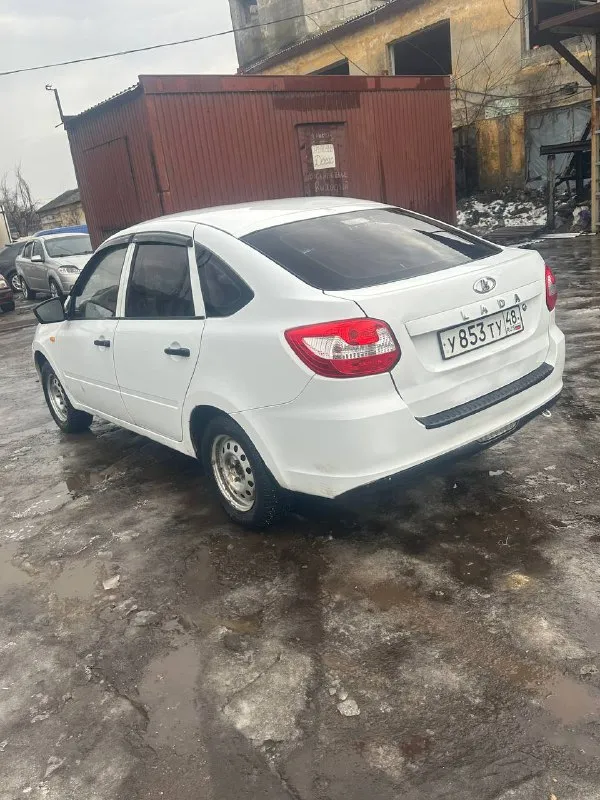 Продам ваз granta 2015г. новый акб. машина полностью обслужена. вложений не требует. отдам летнюю резину. цена - 400000. номер телефона для связи +79497938418 донецк 📲 tg: dmitry 📞 звоните: +7(949)7938418 - фотография - 5