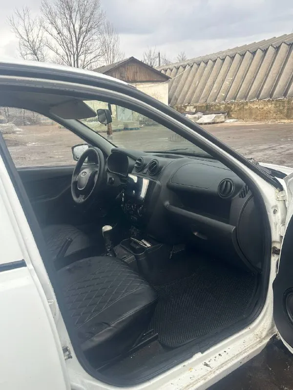 Продам ваз granta 2015г. новый акб. машина полностью обслужена. вложений не требует. отдам летнюю резину. цена - 400000. номер телефона для связи +79497938418 донецк 📲 tg: dmitry 📞 звоните: +7(949)7938418 - фотография - 7