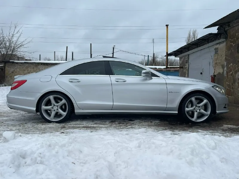 Продам банан 🍌 mercedes cls550 🔥 максимальная комплектация 2012 года выпуска 4.7 бензин v8. 408 лошадей привод:полный пробег оригинальный :172 000 км. птс оригинал:2 хозяина машина в отличном состоянии!не пригон, ранее на укр. регистрации. являюсь собственником 1.5 года. кузов ровный, не мятый, всё в зазорах. автомобиль с родным-не крученым пробегом, в заводском amg пакете как внешне, так и внутри. без всякого колхоза, китайских плюшек и прочего…все сток, никаких прошивок, чиповок, и т. д. катализаторы на месте-в отличном состоянии. едет на все 408 лошадей!все стекла, включая лобовое-заводские(без сколов и трещин). по технической части все отлично, двигатель работает ровно, дыма и расхода масла нет совсем! по ходовой части в отличном состоянии, своевременное обслуживание. салон соответствует своему пробегу(не продавлен, не затерт)в отличном состоянии!коробка работает идеально, никаких пинков, задержек и прочего. можно писать очень много, все записи по обслуживанию имеются 📞 звоните: +7(949)5050700 - фотография - 2