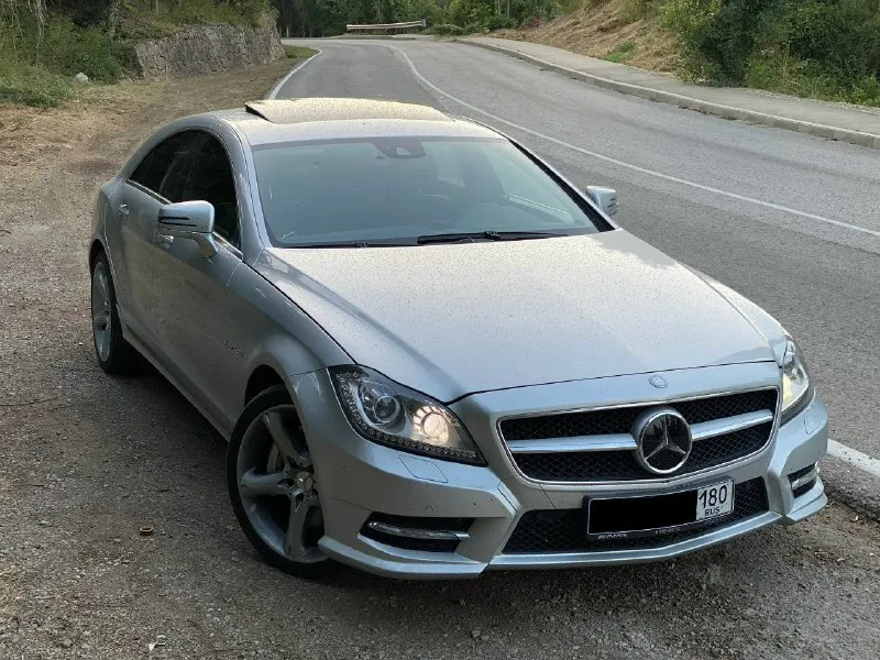 Продам банан 🍌 mercedes cls550 🔥 максимальная комплектация 2012 года выпуска 4.7 бензин v8. 408 лошадей привод:полный пробег оригинальный :172 000 км. птс оригинал:2 хозяина машина в отличном состоянии!не пригон, ранее на укр. регистрации. являюсь собственником 1.5 года. кузов ровный, не мятый, всё в зазорах. автомобиль с родным-не крученым пробегом, в заводском amg пакете как внешне, так и внутри. без всякого колхоза, китайских плюшек и прочего…все сток, никаких прошивок, чиповок, и т. д. катализаторы на месте-в отличном состоянии. едет на все 408 лошадей!все стекла, включая лобовое-заводские(без сколов и трещин). по технической части все отлично, двигатель работает ровно, дыма и расхода масла нет совсем! по ходовой части в отличном состоянии, своевременное обслуживание. салон соответствует своему пробегу(не продавлен, не затерт)в отличном состоянии!коробка работает идеально, никаких пинков, задержек и прочего. можно писать очень много, все записи по обслуживанию имеются 📞 звоните: +7(949)5050700 - фотография - 3
